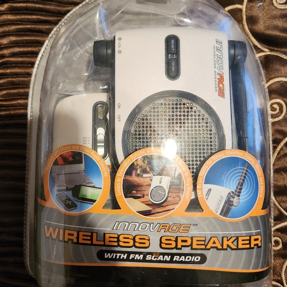 Wireless speaker with FM scan